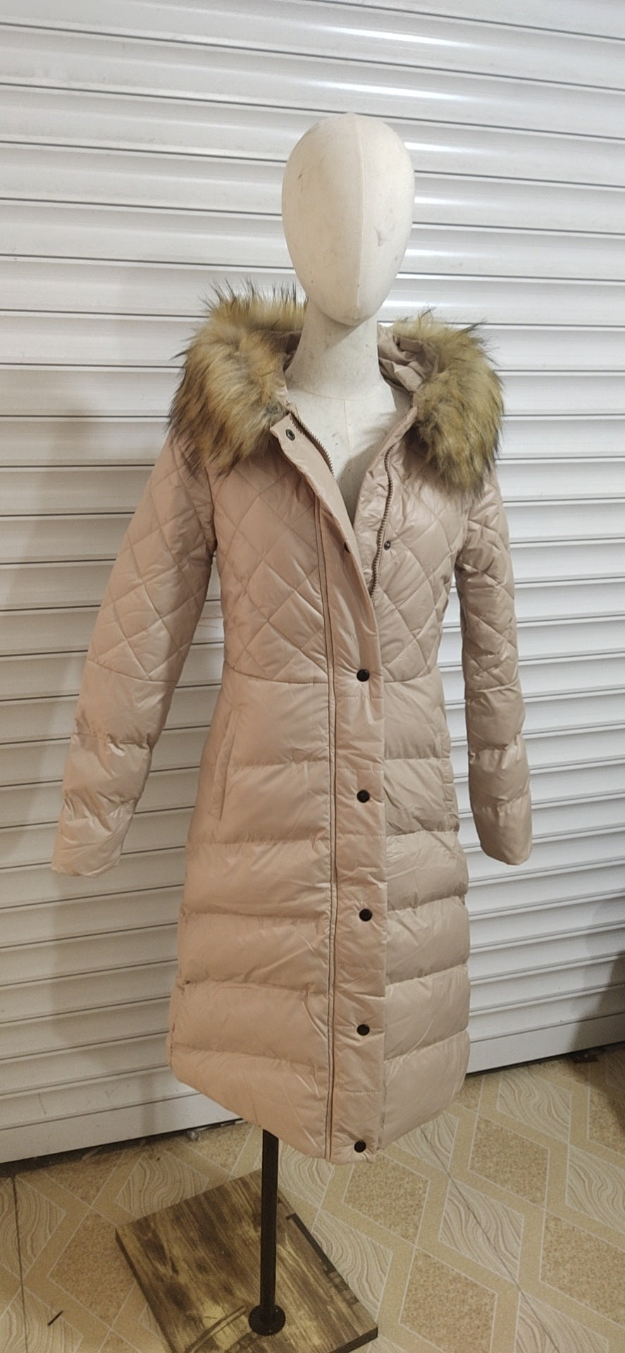 Abrigo ajustado de nuevo estilo con cuello de piel grande imitación mapache - Rasty's
